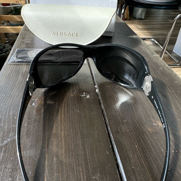 Like New Authentic Versace sunglasses in EUC - Picture 4 of 8